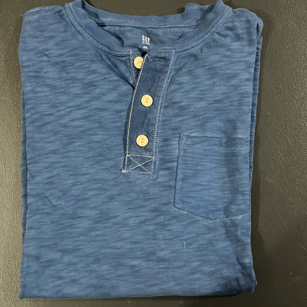 Gap Henley tee